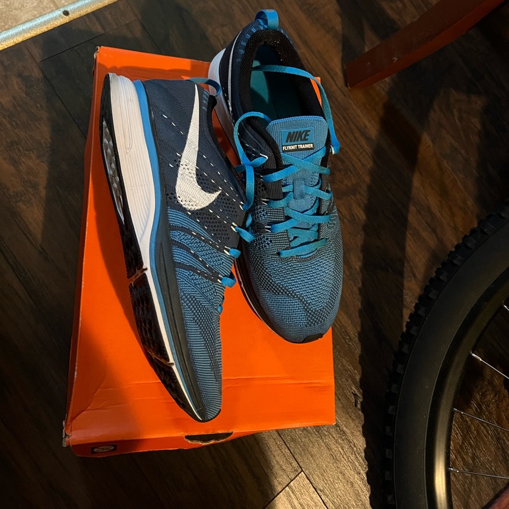 Nike flyknit runners size 9.5